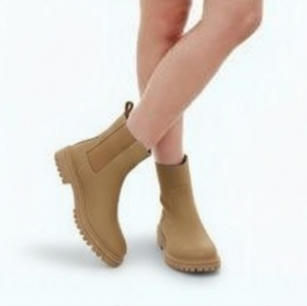 Boots Tan Memory Foam Comfy Slouchy Combat Moto NWT 8 Lug Chelsea